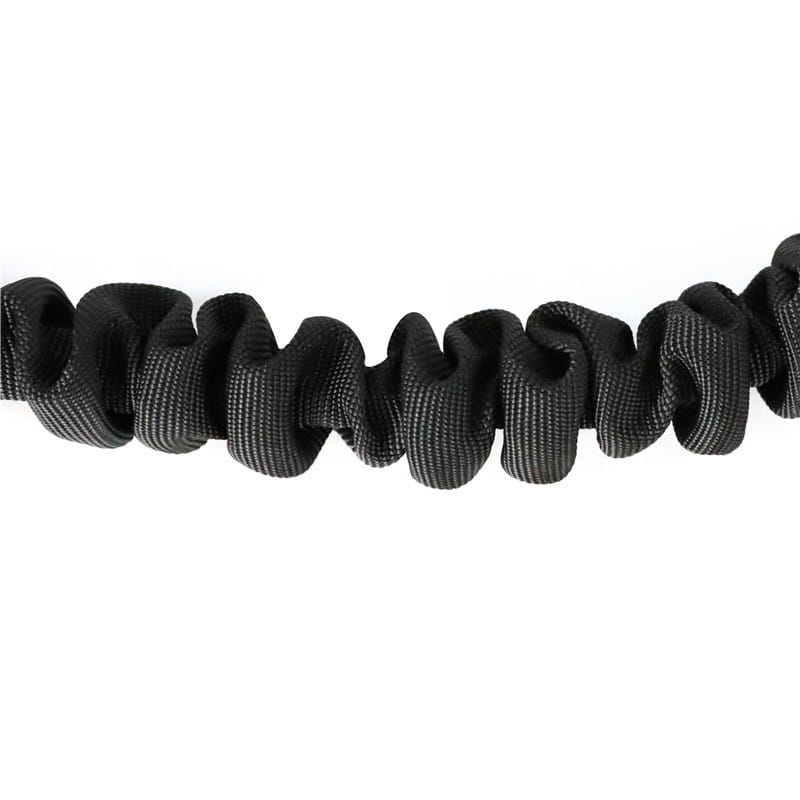 Cordón elástico negro con superficie de tela tejida texturizada, incluido en un juego de cinturón para caminar al perro sin manos y correa.