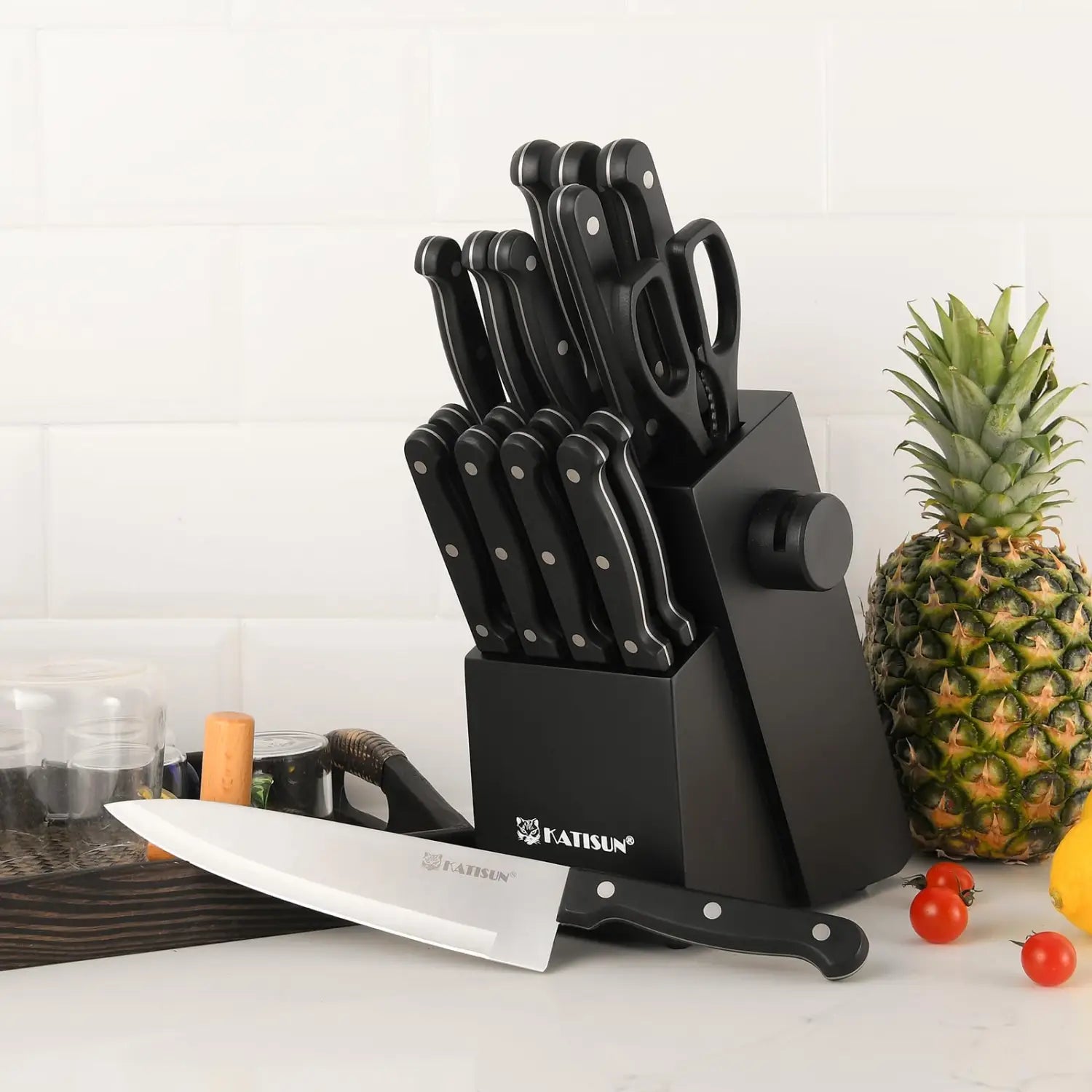 Juego de bloque para cuchillos de 15 piezas Black katisun con mangos negros y hojas de acero inoxidable, en el set de cuchillos de acero alemán de 19 piezas con bloque de afilador.