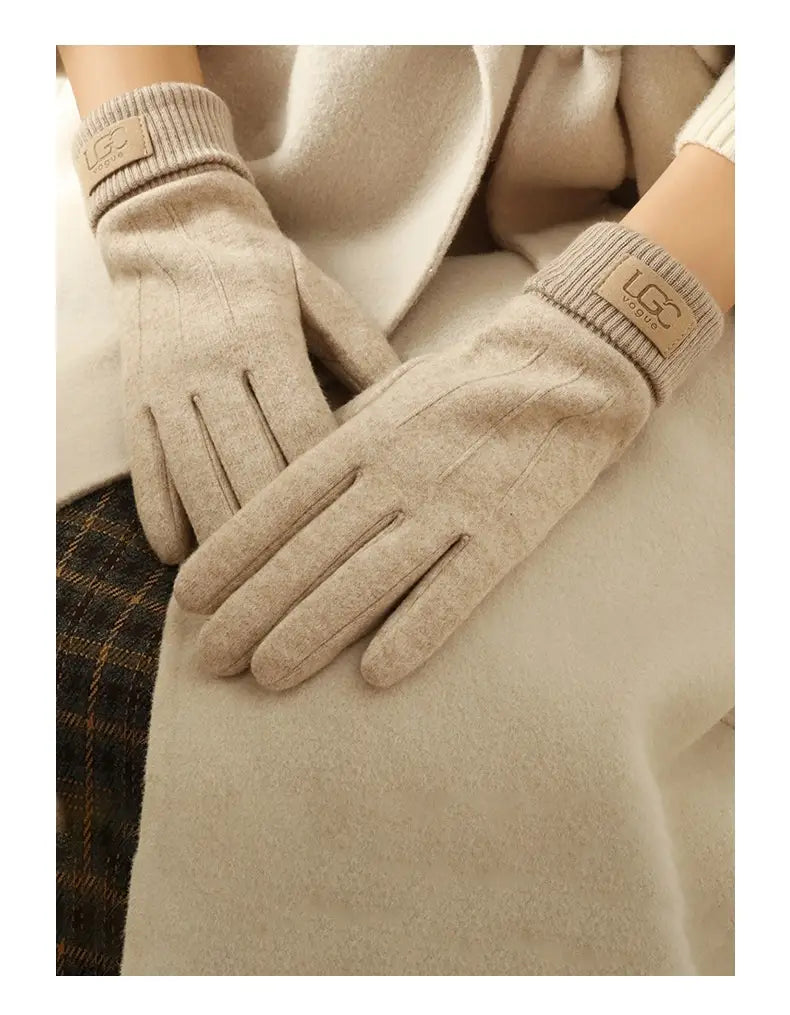 Beige Kaschmir-Touchscreen-Winterhandschuhe für Damen mit gerippten Bündchen und einem markenbezogenen Patch, von der Rückseite dargestellt