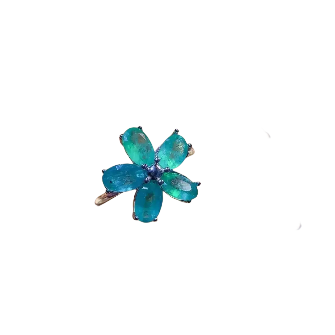 Emerald flower silver ring with a delicate five-petal design featuring vibrant emerald green gemstones on gold band
