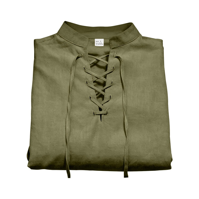 Camisa tipo henley de lino verde oliva para hombre con frente con cordones, cuello de pie y mangas arremangables.