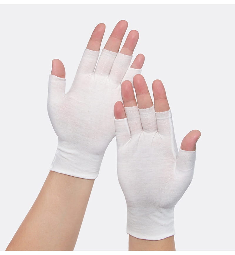 Atmungsaktive weiße Baumwoll-Handschuhe ohne Finger (Fingerless), aus weichem Material mit engem Sitz und elastischem Handgelenkband, von der Rückseite gezeigt.