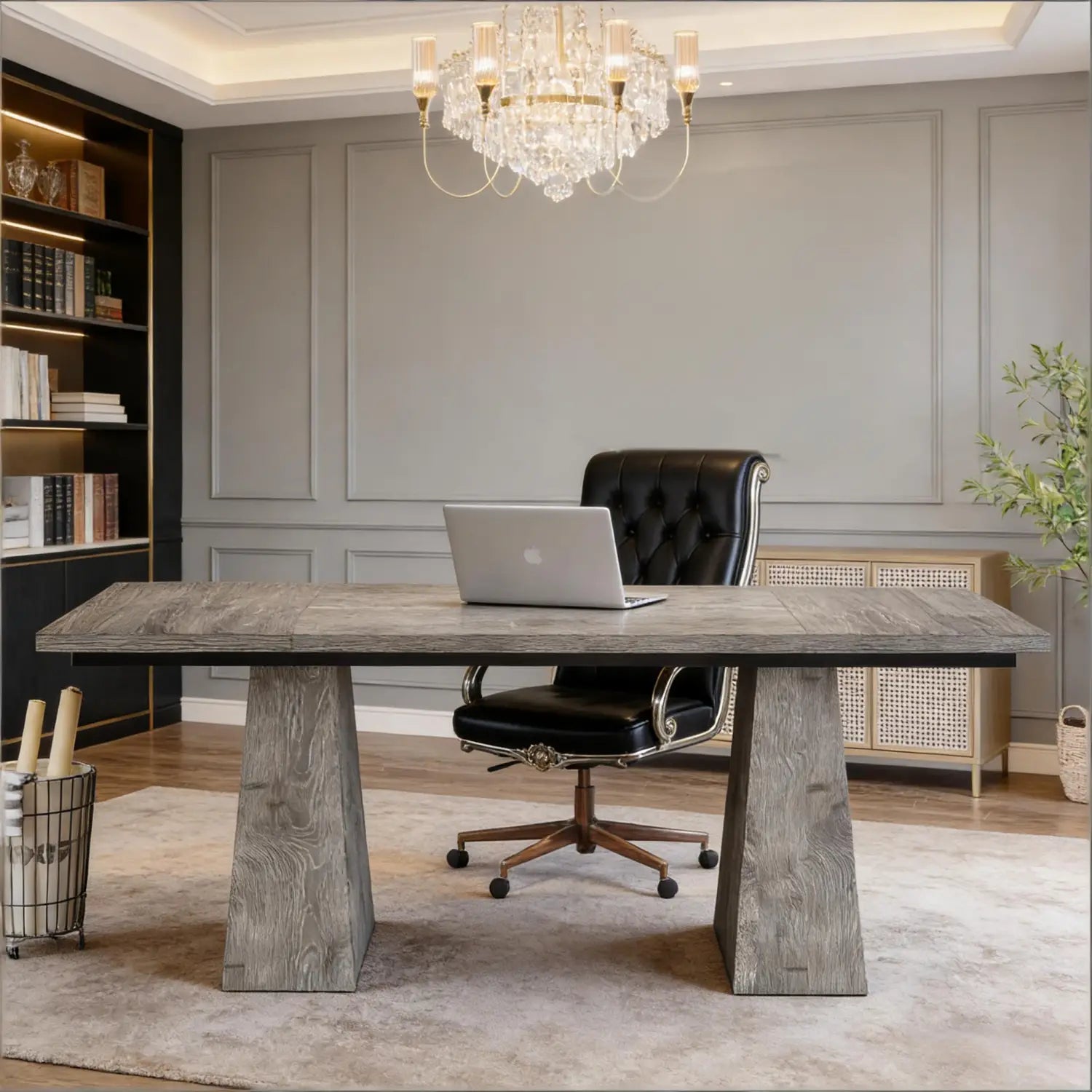Bureau de direction, poste de travail informatique en bois gris de 63 pouces, avec une surface élégante et des pieds en bois au grain épais et texturé.