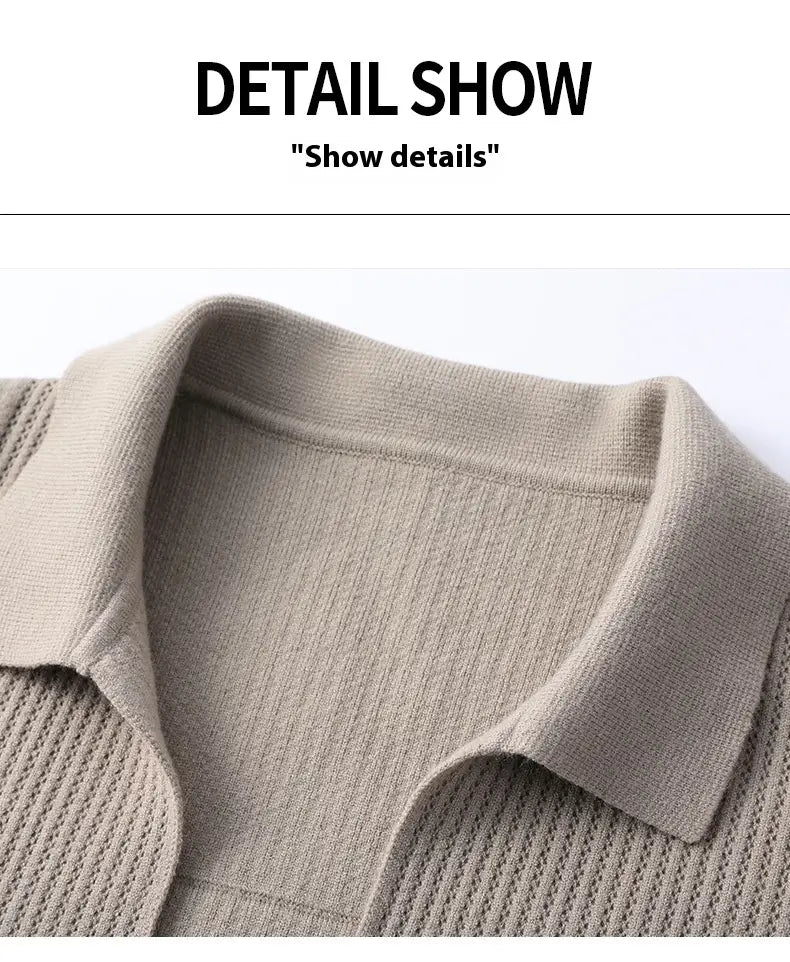 Beiger Herren-Rippstrick-Cardigan-Mantel mit Strick-Poloshirt-Optik, geripptem Kragen und strukturiertem Körper.