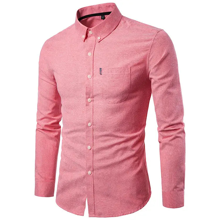 Chemise habillée homme à coupe slim, manches longues, en tissu rose texturé, avec col classique et poche poitrine.