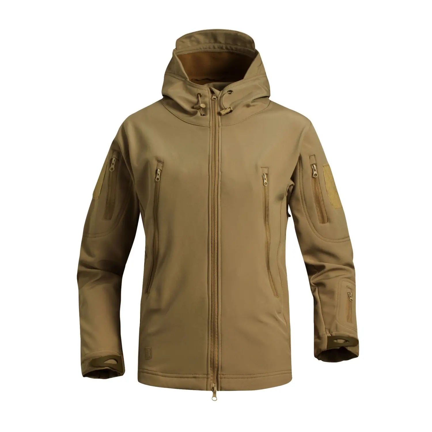 Veste tactique softshell à capuche beige, avec plusieurs poches zippées, fabriquée à partir d’un tissu souple déperlant.