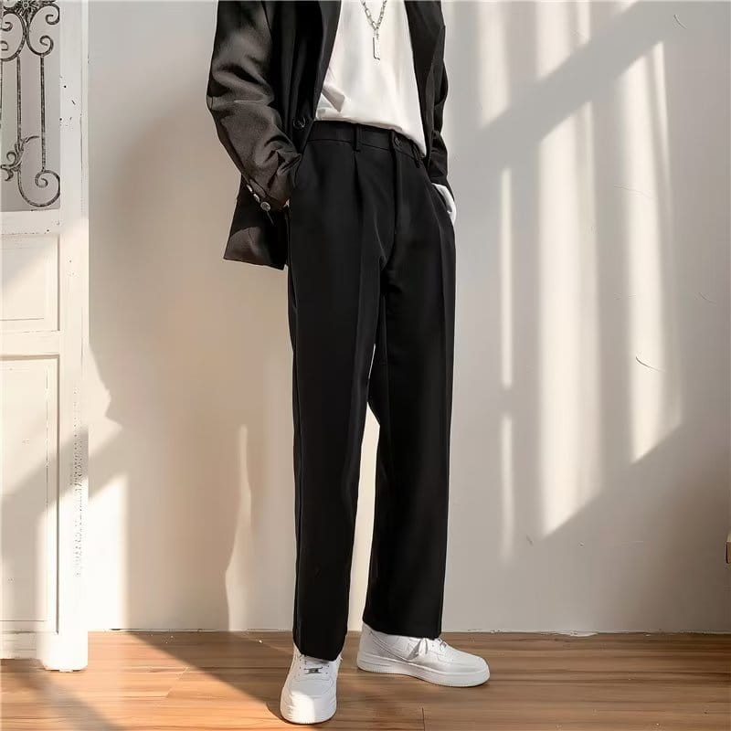 Schwarze plissierte Straight-Leg-Drapierungsloser Hose mit einer eleganten, maßgeschneiderten Passform, ideal für formelle oder Bürokleidung.