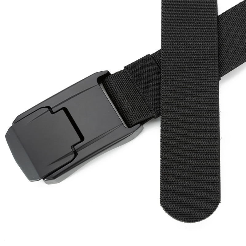 Ceinture tissée extensible tactique noire avec boucle automatique en plastique à finition mate et sangle en nylon robuste.