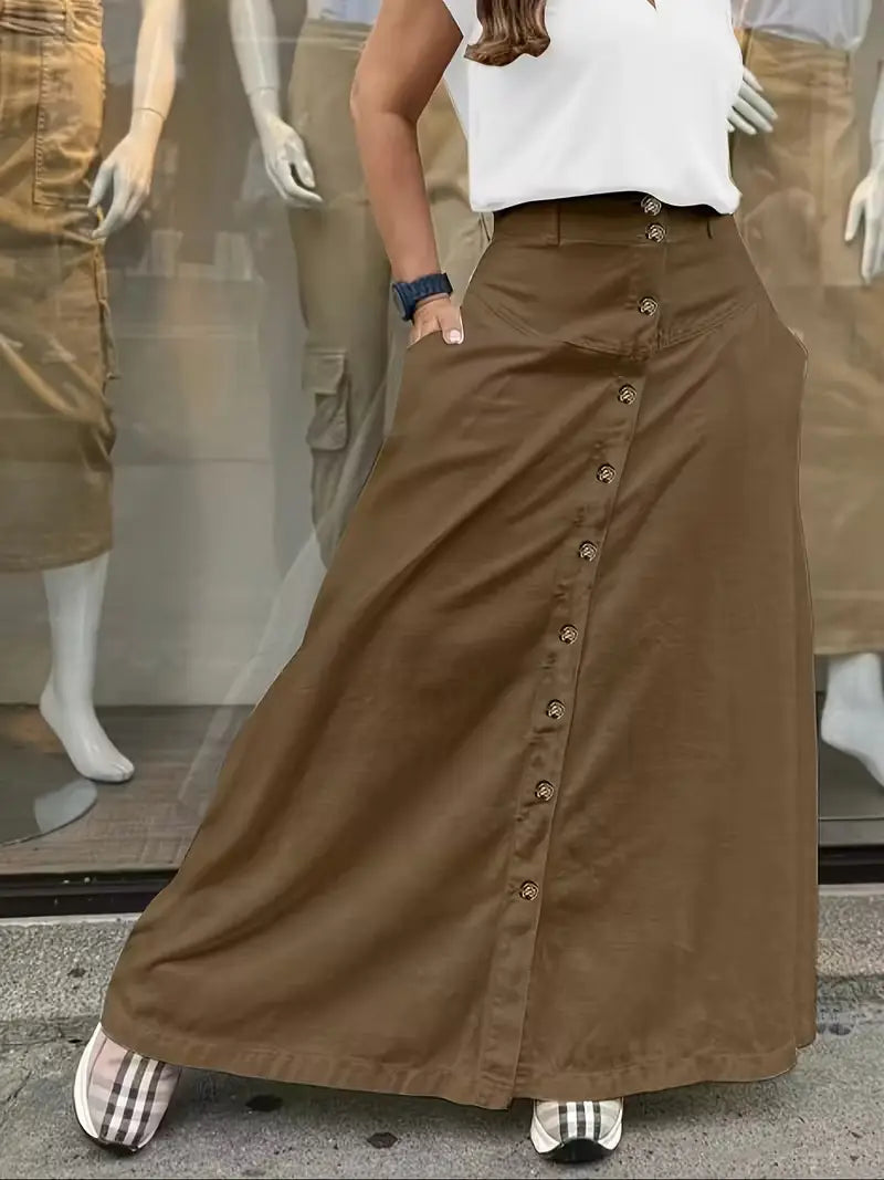 Jupe longue maxi marron boutonnée devant à taille haute, réalisée dans un tissu léger, adaptée à un usage décontracté