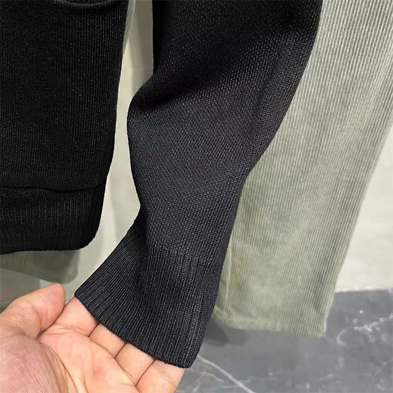 Herren-Strickcardigan mit schwarzem geripptem Strickmuster am Ärmeldetail aus weichem Strickmaterial