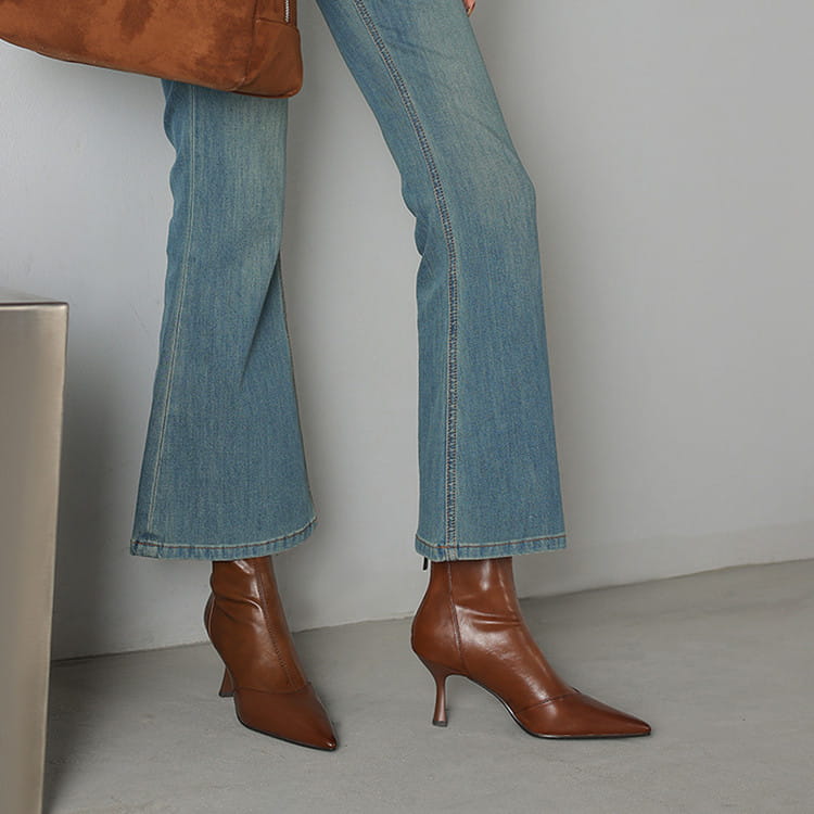 brown leather ankle boots with a pointed toe and slender high stiletto heel made from cowhide featuring a zipper closure