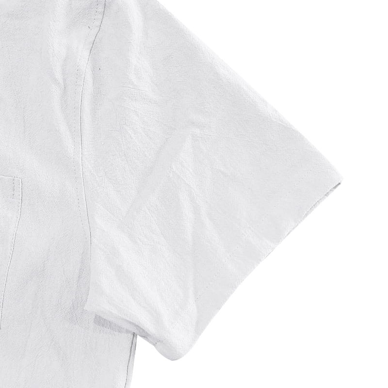 Weißes Herren-Leinenhemd mit kurzen Ärmeln mit dezent strukturierter Stoffoberfläche und sauberer Verarbeitung für ein legeres Button-down