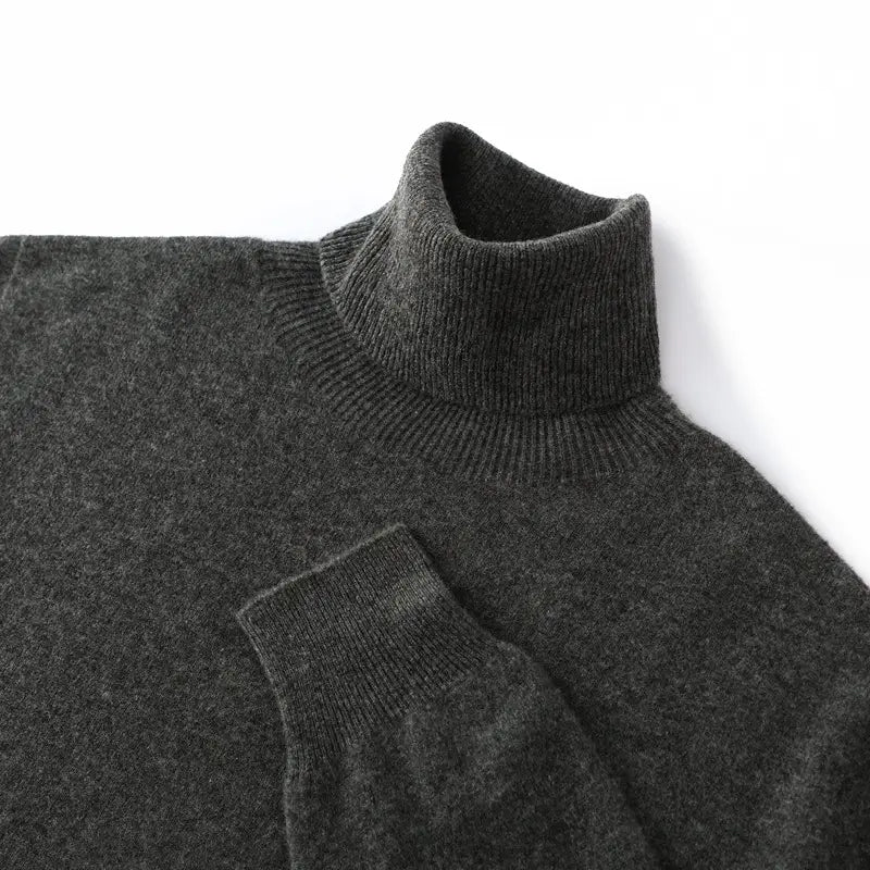 Pull col roulé en cachemire pour homme en gris foncé, présentant un tissu en maille à texture douce pour un style de pull ample