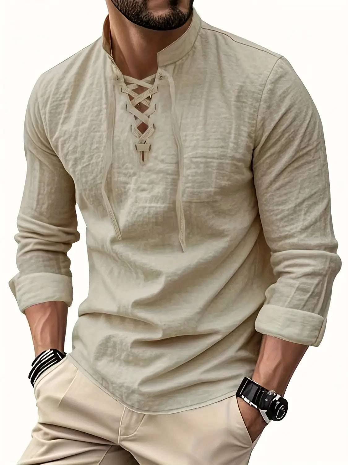 Beiges Herren-Cotton-Leinenhemd mit Kordelzug mit langen Ärmeln, Schnürfront und umgeschlagenen Bündchen.