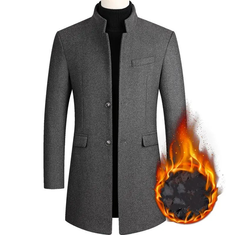 Eleganter dunkelgrauer Wollmischungs-Mantel für Herren mit einem Mandarin-Kragen und zwei Vorder- taschen in mittlerer Länge.