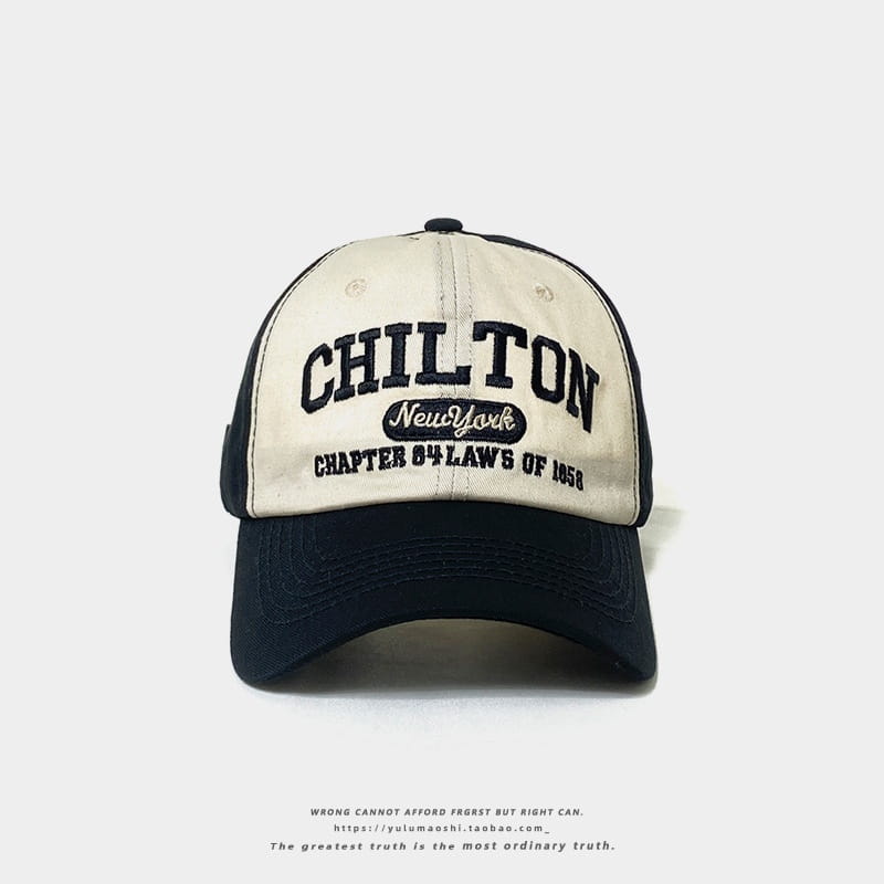 Casquette de baseball rétro à empiècements crème et bleu marine, avec broderie « Chilton New York Chapter 64 Laws of 1858 », conçue comme un chapeau de soleil.