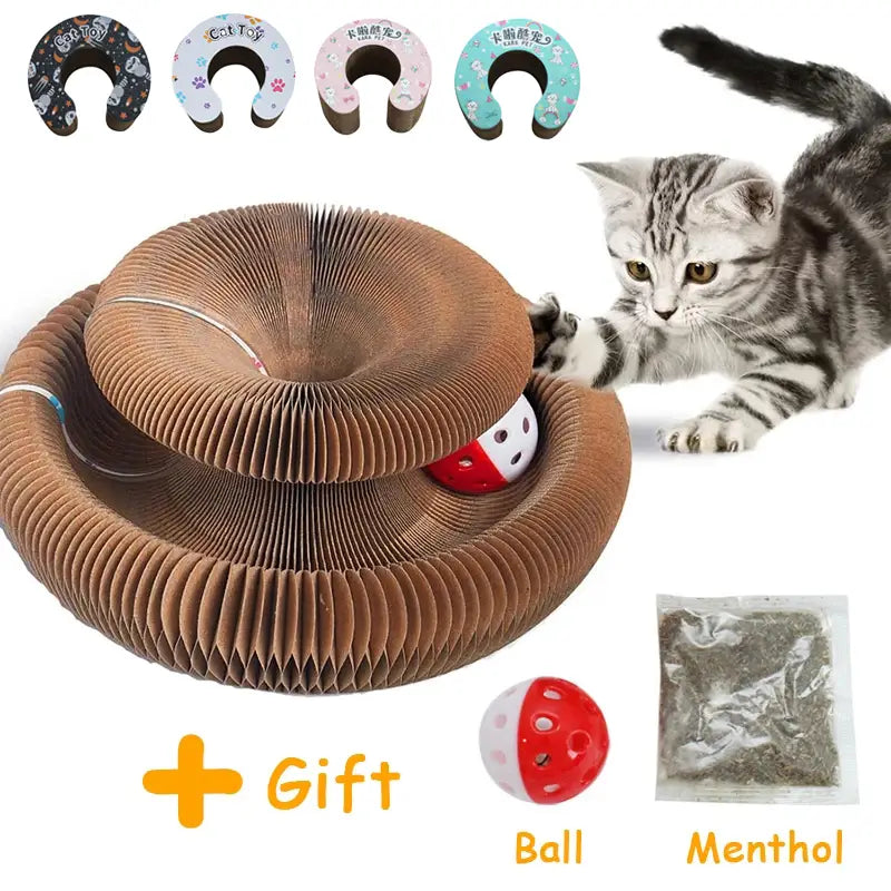 Juguete plegable magnético para gatos con tablero rascador en espiral de cartón corrugado marrón, con una bola roja y blanca alojada en su interior para el entretenimiento de las mascotas.