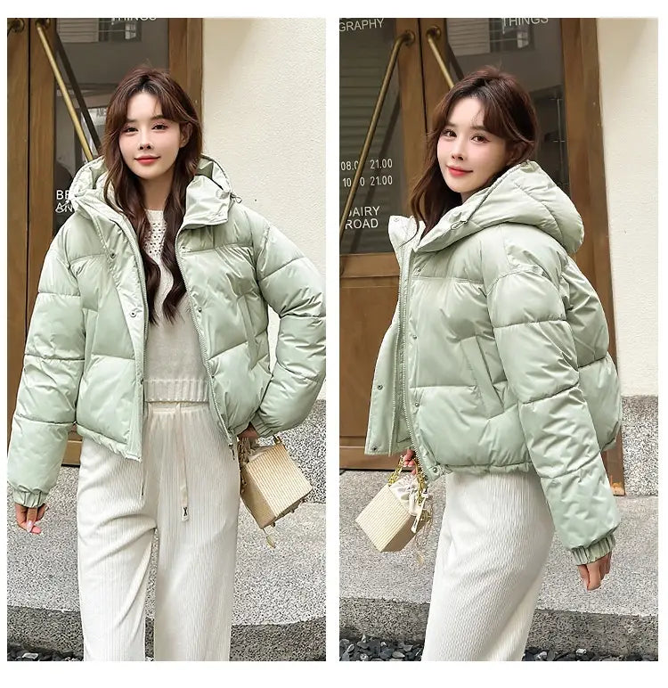Leichte Kapuzen-Pufferjacke aus Baumwolle in hellem Mintgrün mit Steppdesign, gerippten Bündchen und Kapuze für die Winterbekleidung.
