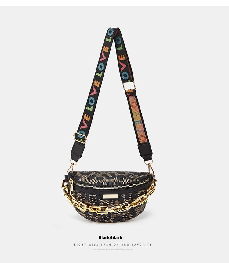 Schwarze Gürteltasche mit Leopardenprint für Damen mit einem Detail in Goldton und einem farbenfrohen, bedruckten Love-Riemen.