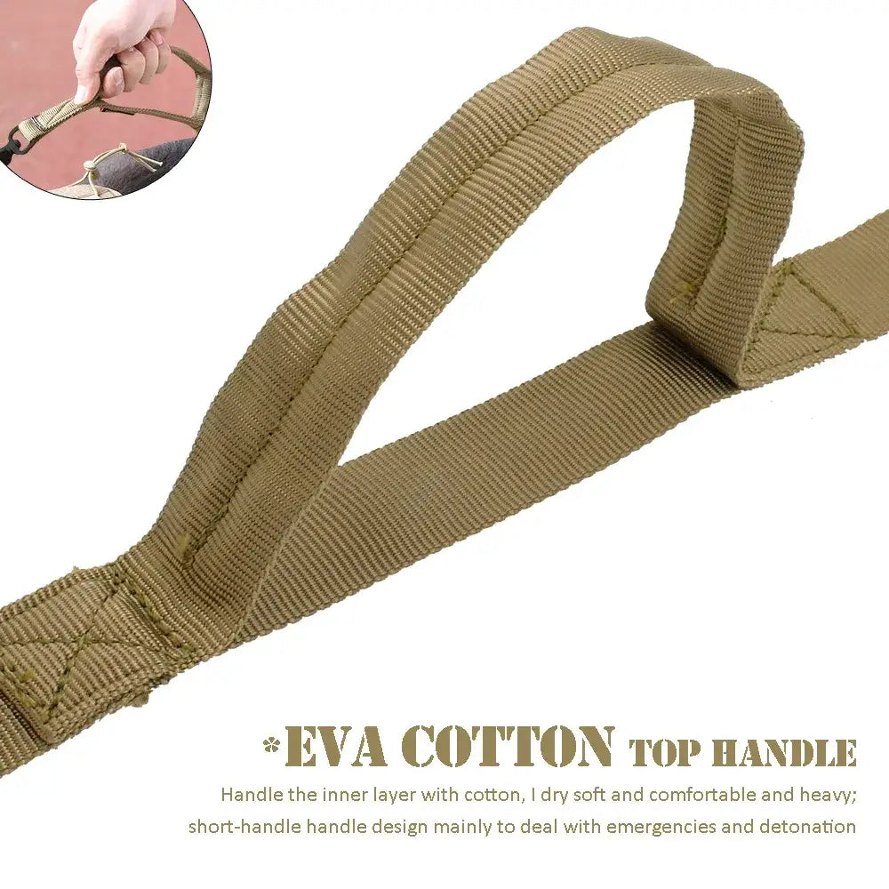 Poignée supérieure en coton EVA Tan en Tan, avec coutures renforcées et format court et robuste, pour une laisse tactique en bungee élastique pour chien avec doubles poignées de contrôle.