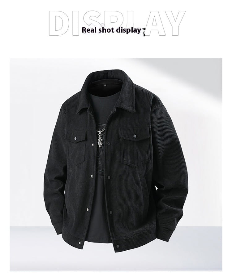 Schwarze Herren-Cordjacke im Casual-Stil mit geknöpften Brusttaschen und einem Kragen.