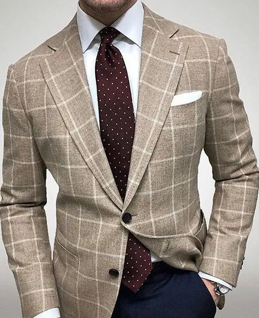 Veste de blazer en laine à carreaux beige, ajustée pour hommes, avec un motif à carreaux discret et une fermeture à deux boutons, pour une tenue business casual.