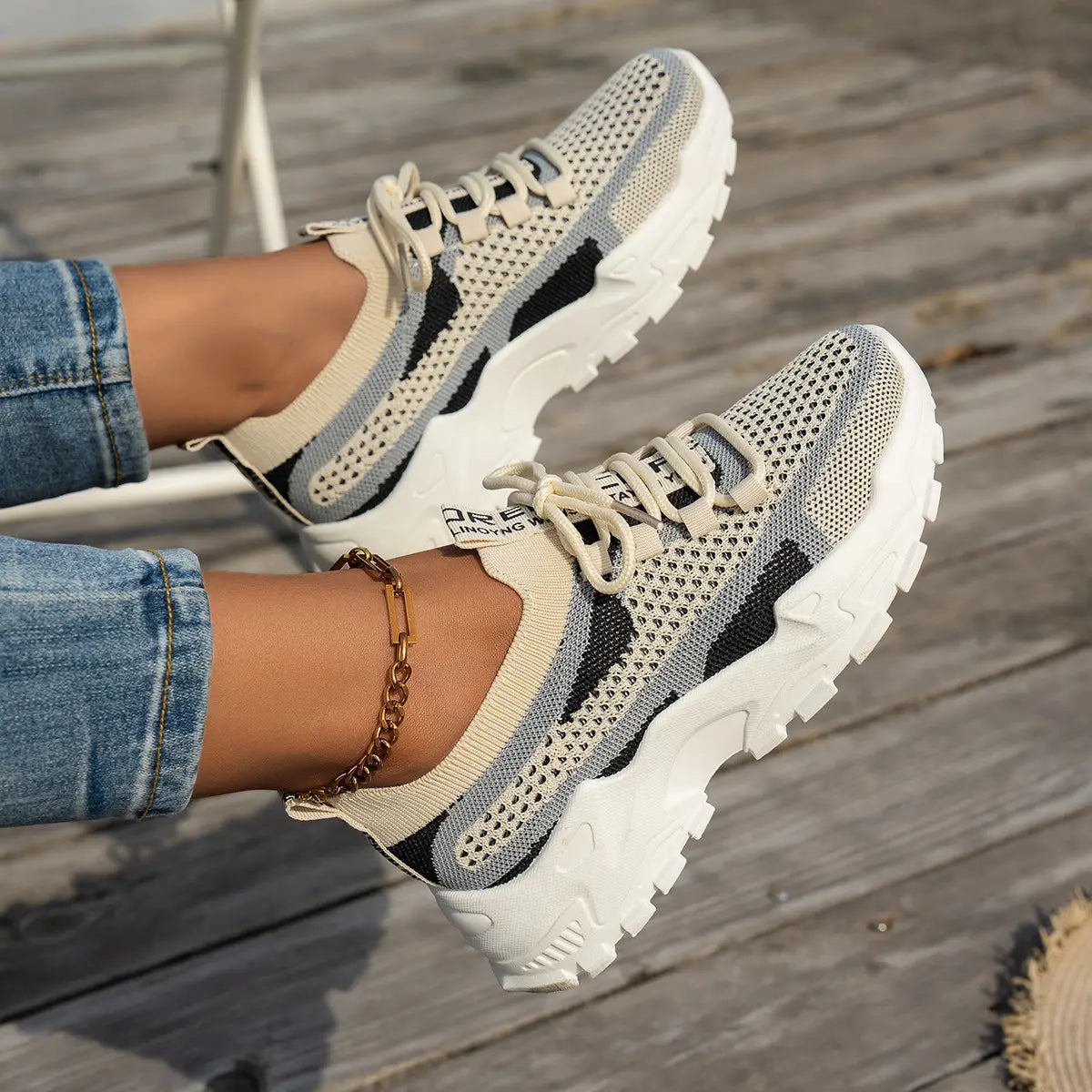 Women’s Breathable Flyknit Mesh Lace-up Walking Sneakers