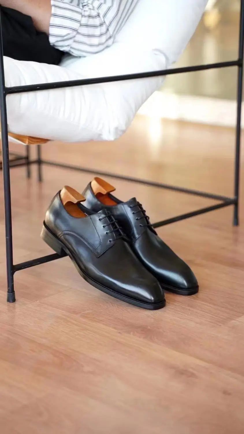 Men’s vintage square toe black leather lace-up dress shoes with polished finish and classic oxford design.