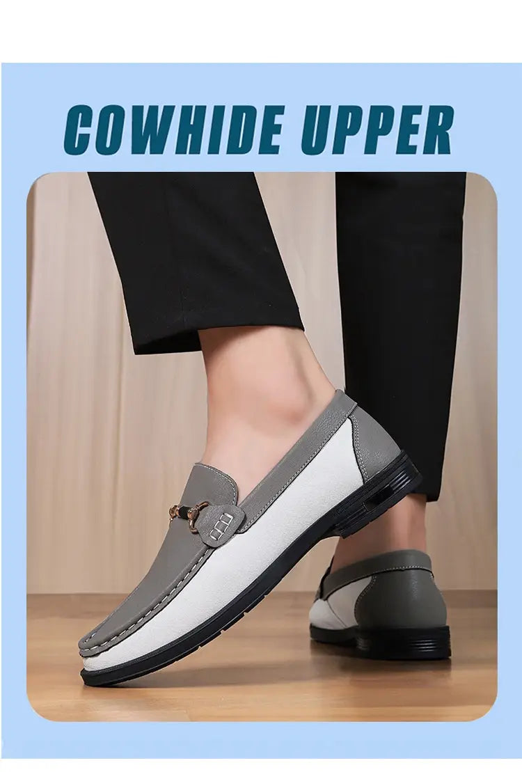 Mocassins décontractés en cuir pour homme à mors de cheval en cuir pleine fleur gris et blanc, avec détail de boucle métallique.
