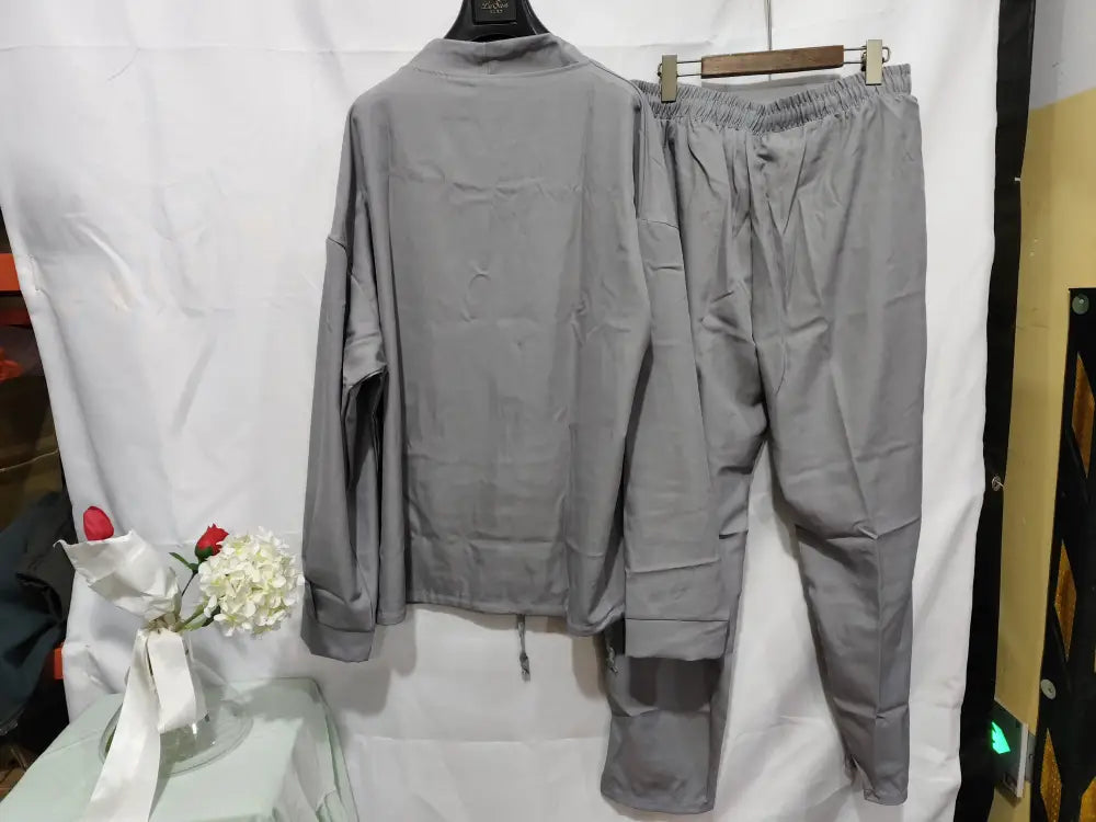 Men’s Korean slim fit smart casual business blazer in gray smooth fabric two-piece tracksuit with matching jacket and pants