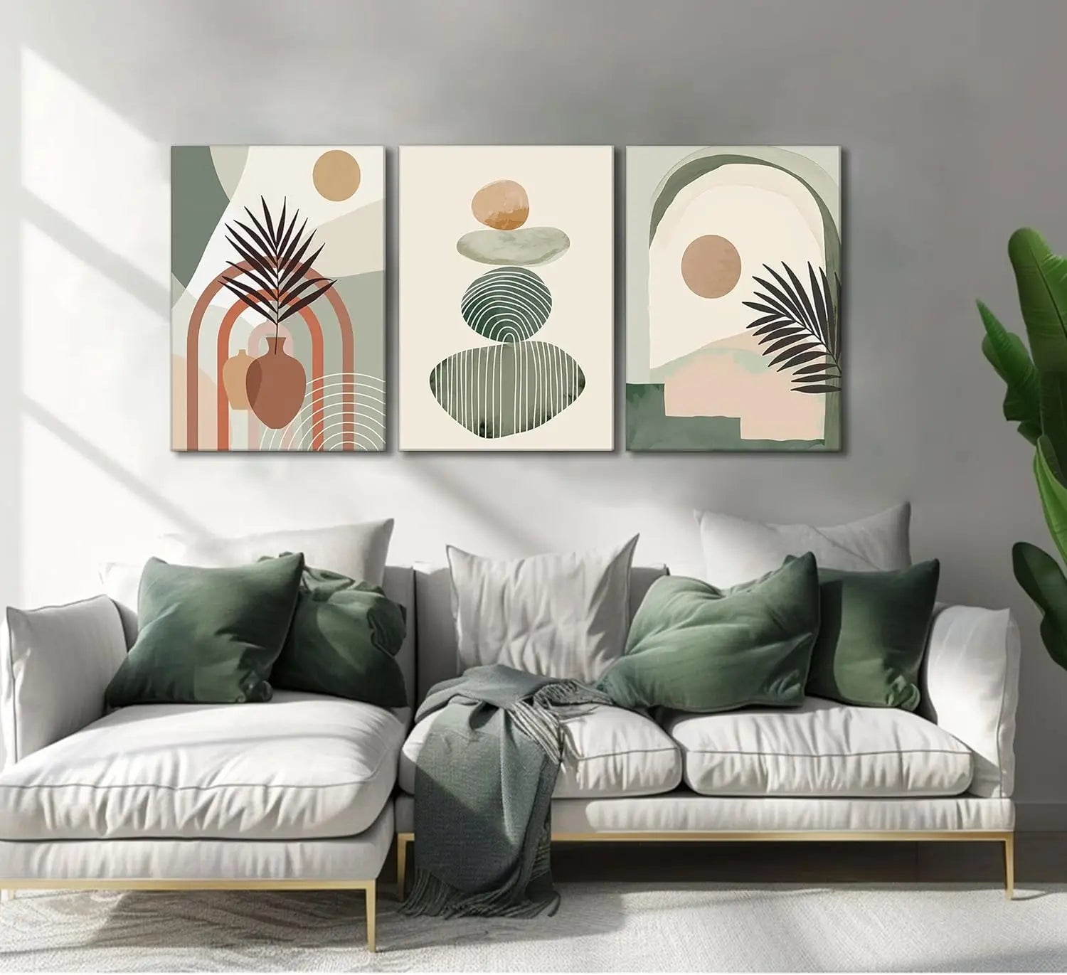 Set aus drei modernen abstrakten Wandkunst-Leinwandpaneelen mit erdigen Tönen und botanischen Motiven, ideal für die Boho-Einrichtung zu Hause.