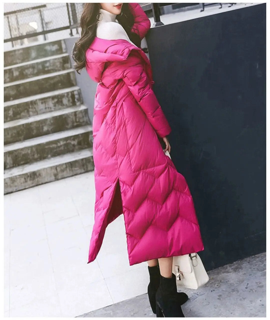 Manteau matelassé vibrant fuchsia à boutons grenouille chinois, col haut et manches longues.