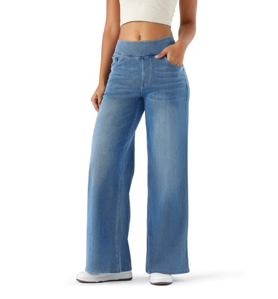 High-Waist Straight-Denimjeans in Light-Wash-Denimblau mit weitem Bein und klassischem Fünf-Taschen-Design.