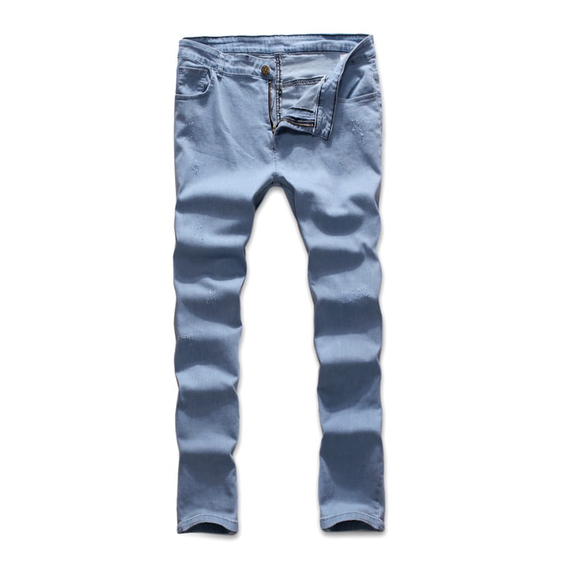 Les jeans en denim délavé clair à coupe slim, effet vieilli, de couleur bleu clair, avec un léger délavage et un design à coupe slim.