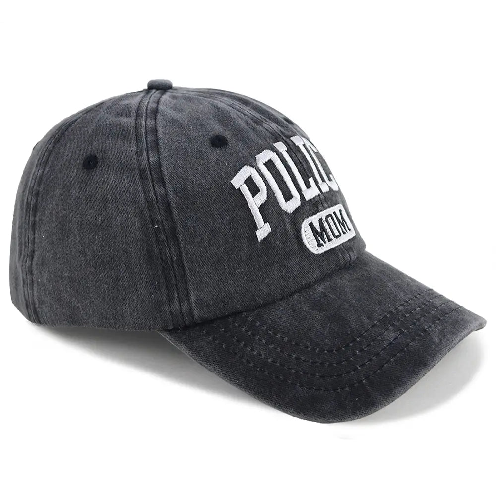 Una gorra de béisbol de mezclilla (denim) con aspecto desgastado en color gris oscuro, con el texto "police mom" bordado en blanco con una tipografía clásica de estilo universitario.