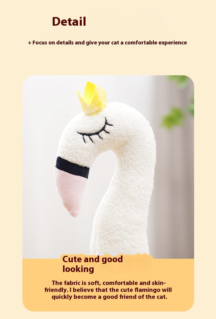 juguete de peluche blanco con forma de flamenco, con corona amarilla y banda negra en el cuello, mostrado en el nido del poste rascador de sisal del árbol para gato de flamenco rosa