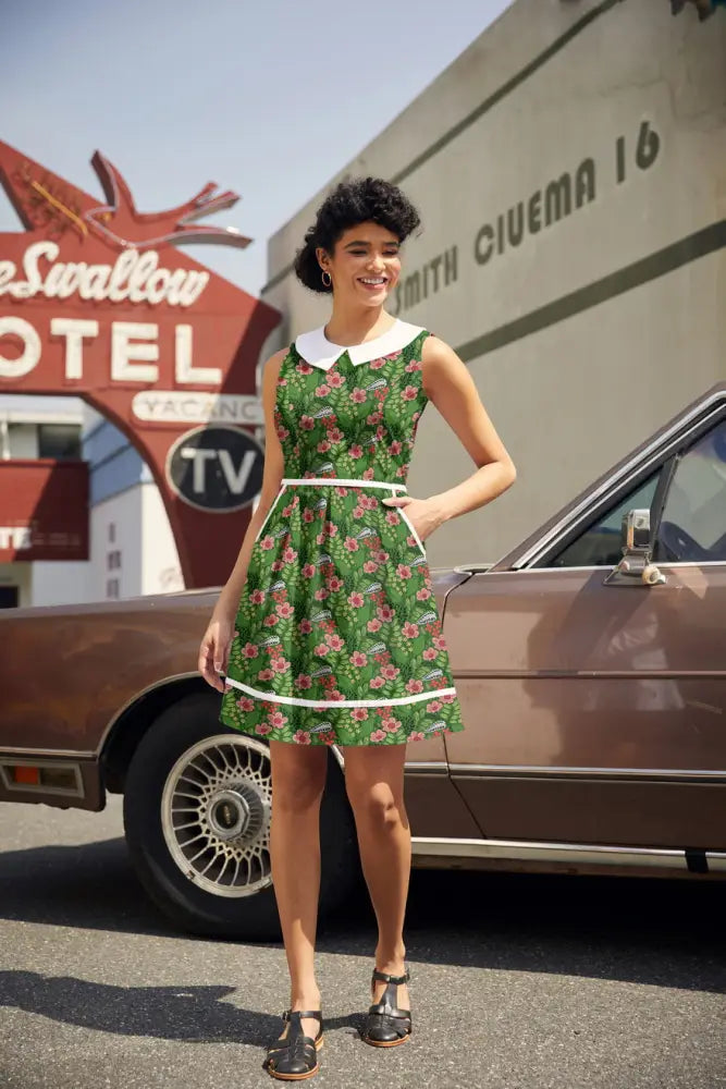 Retro green floral a line cotton dress with white peter pan collar and waistband for a classic vintage look