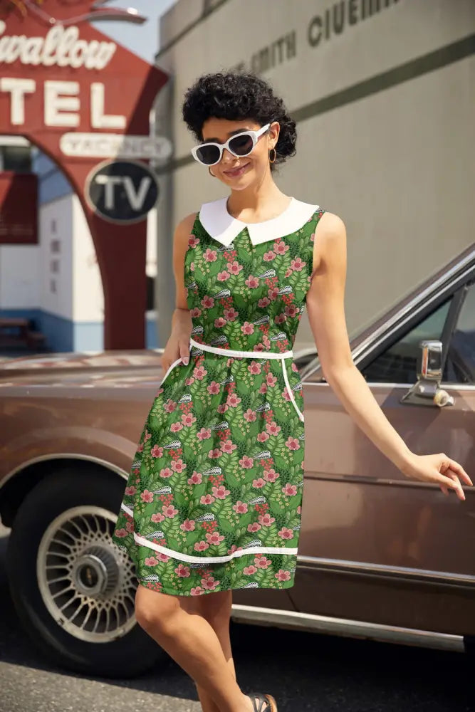 Retro green floral a line cotton dress with sleeveless design white peter pan collar and matching belt