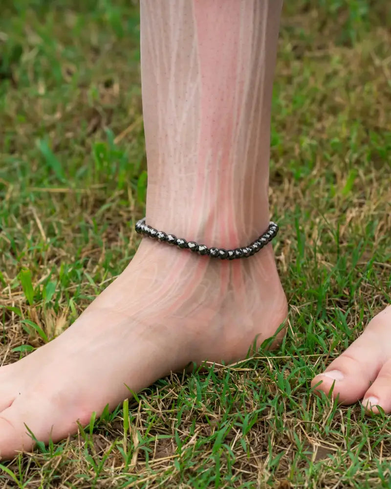 Magnetrx 6mm faceted hematite magnetic anklet with black beads and subtle metallic sheen with chain detail