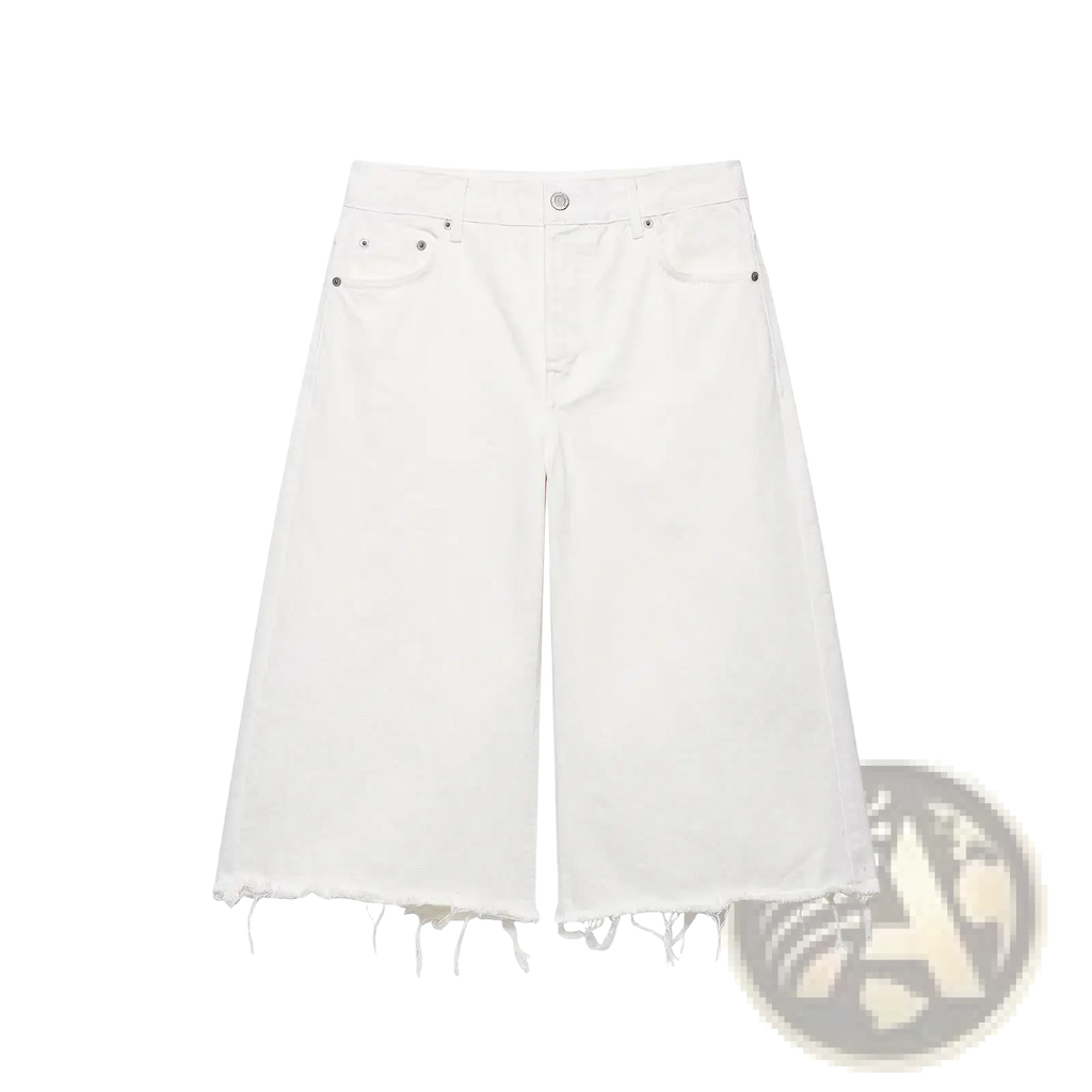 White high waist denim shorts in polyester with slim fit five-pocket design and frayed hem detail