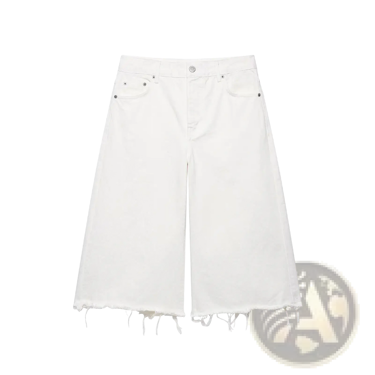 White high waist denim shorts in polyester with slim fit five-pocket design and frayed hem detail