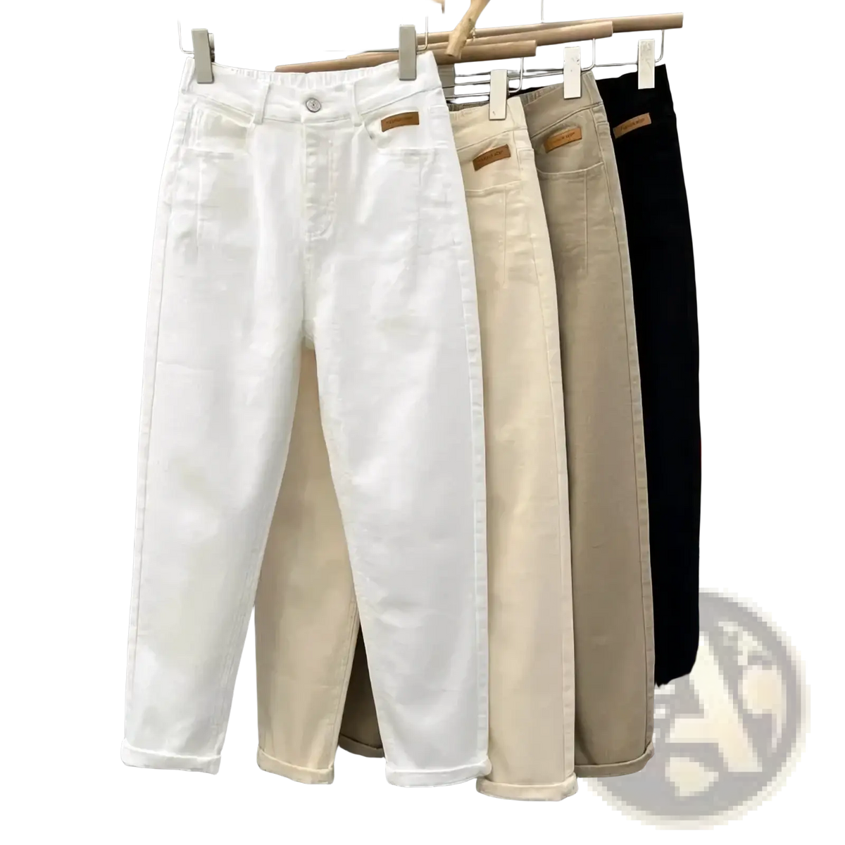 High waisted loose denim carrot pants in white beige and black with rolled cuffs made of denim material
