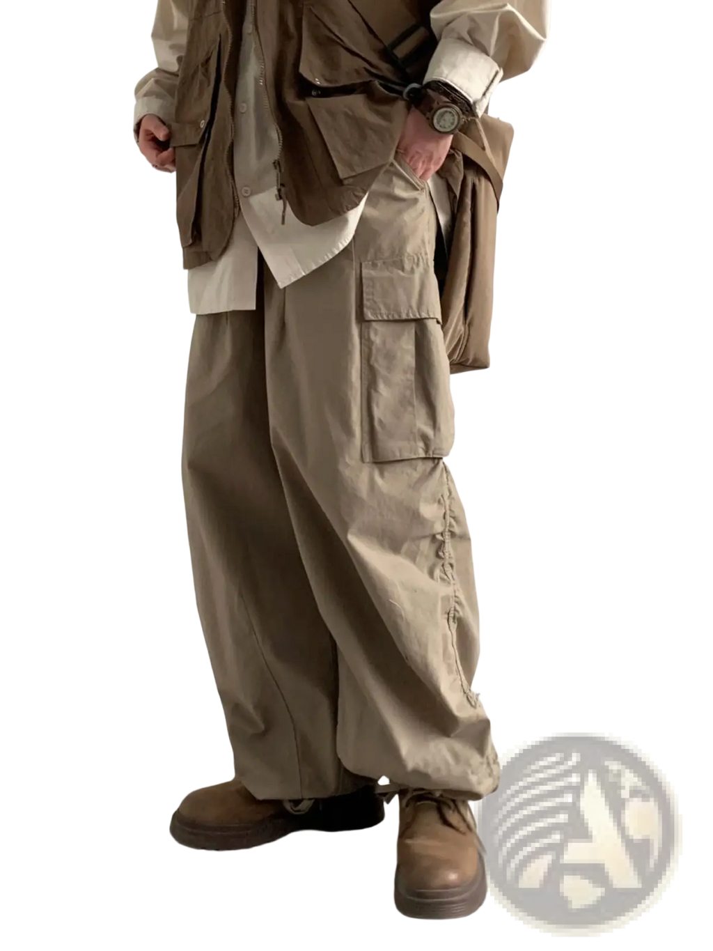 Beige Japanese retro loose cargo trousers featuring multiple pockets and a relaxed wide-leg cut for comfort