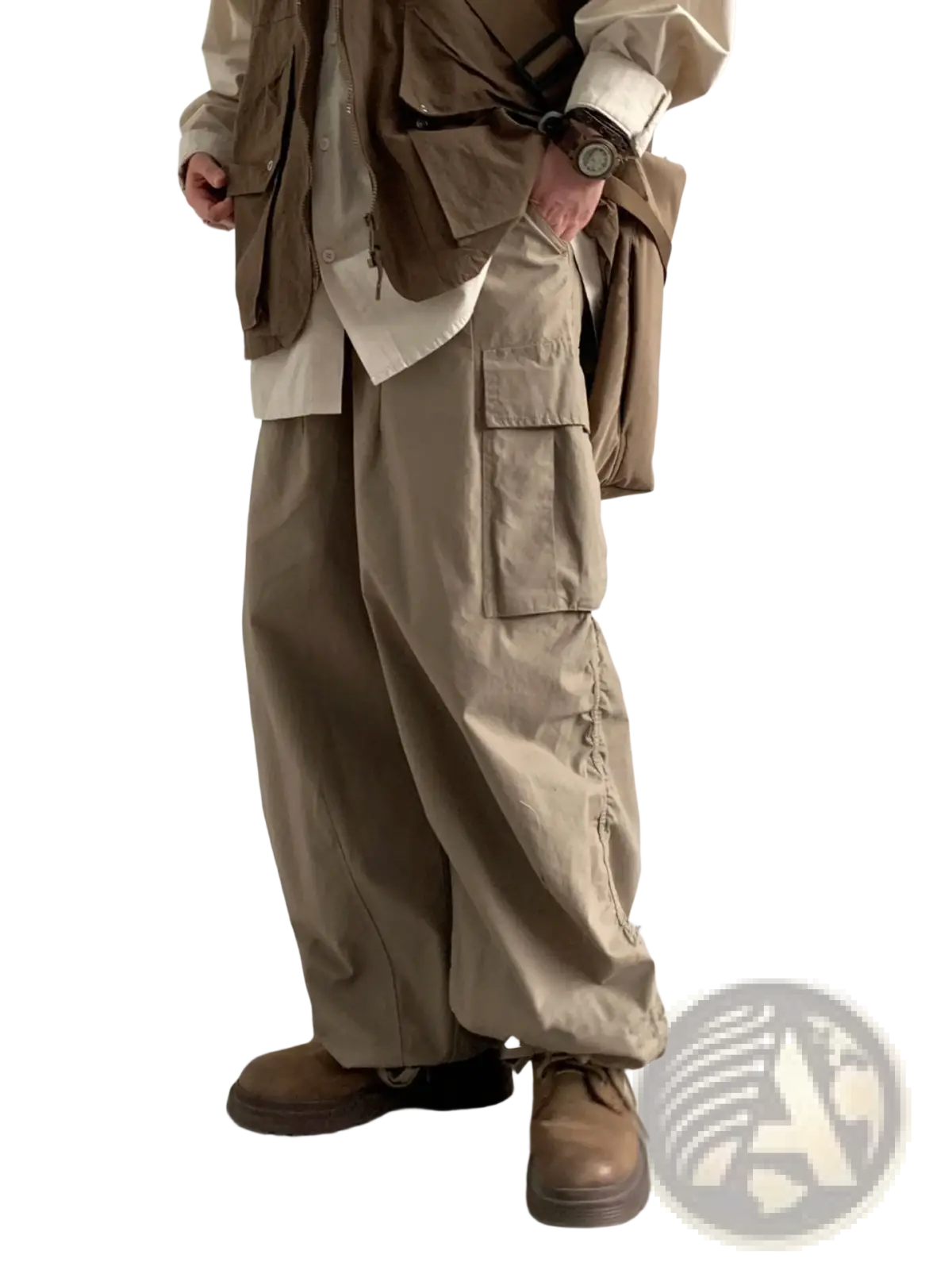 Beige Japanese retro loose cargo trousers featuring multiple pockets and a relaxed wide-leg cut for comfort