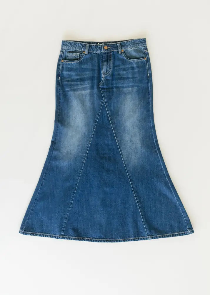 Jennifer premium a-line blue denim maxi skirt with flared fishtail hem and traditional front pockets