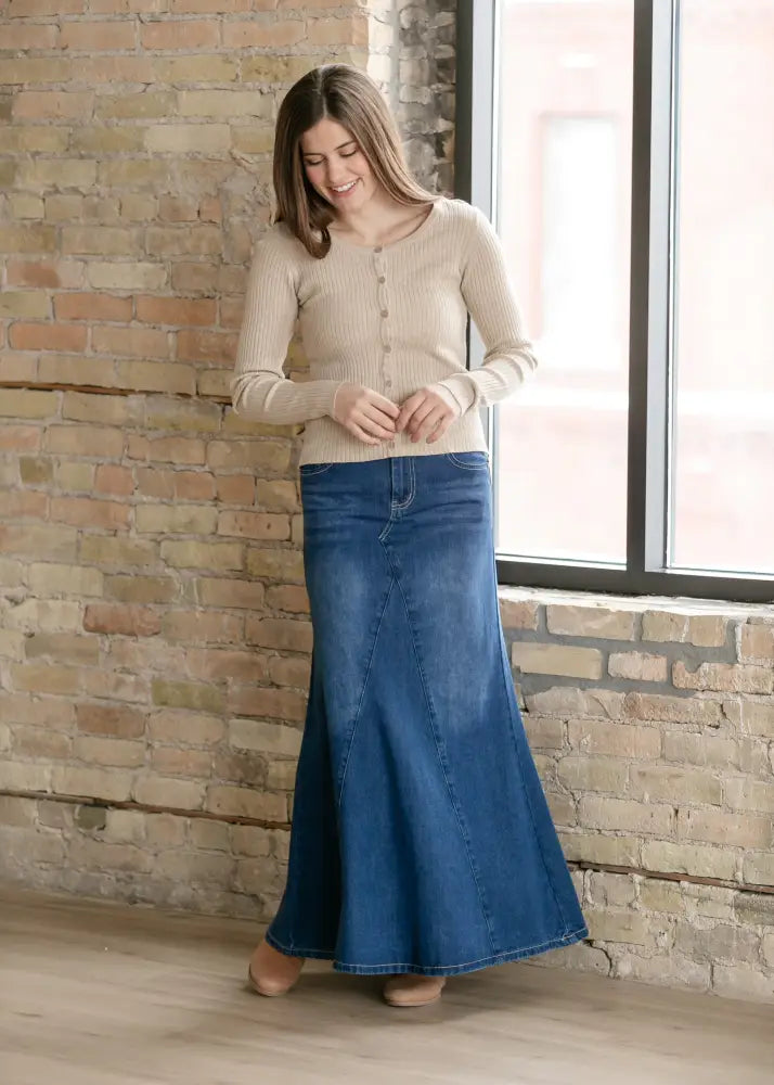 Jennifer premium a-line denim maxi skirt in dark blue with flared hem and visible stitching details