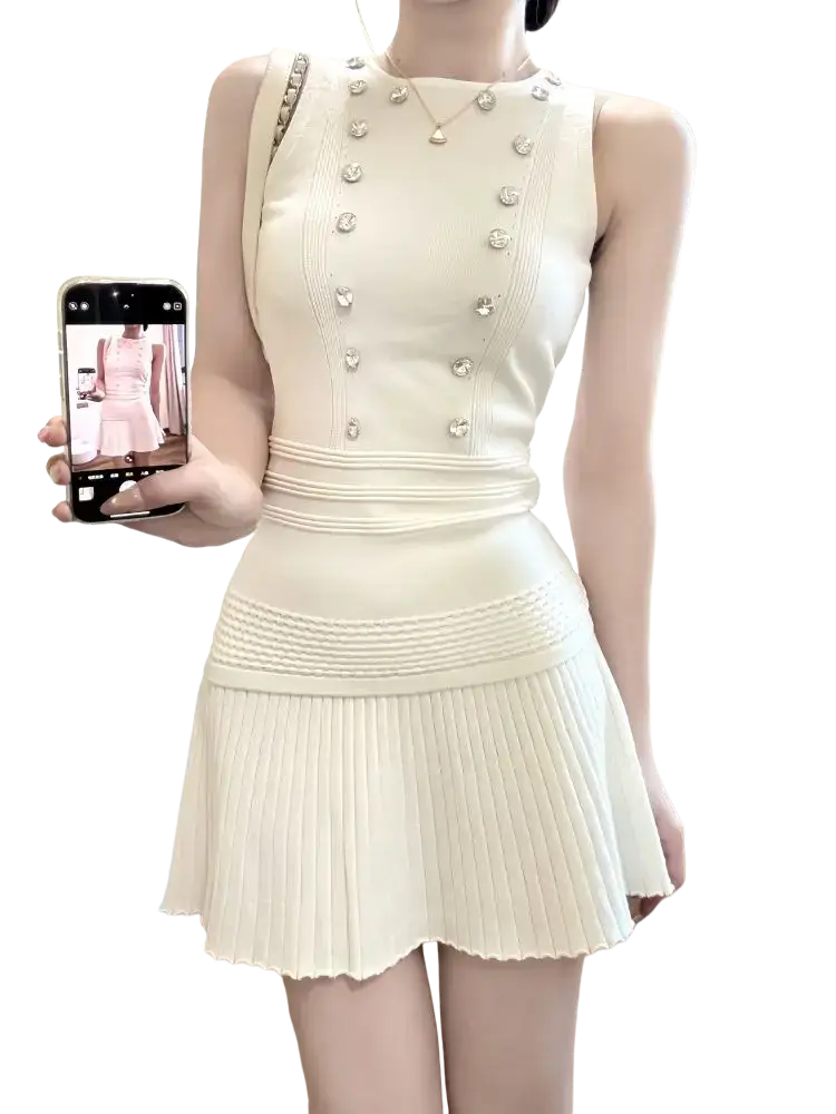 Cream-colored knit tank top and pleated skirt set with silver button closure type and length 40cm size information