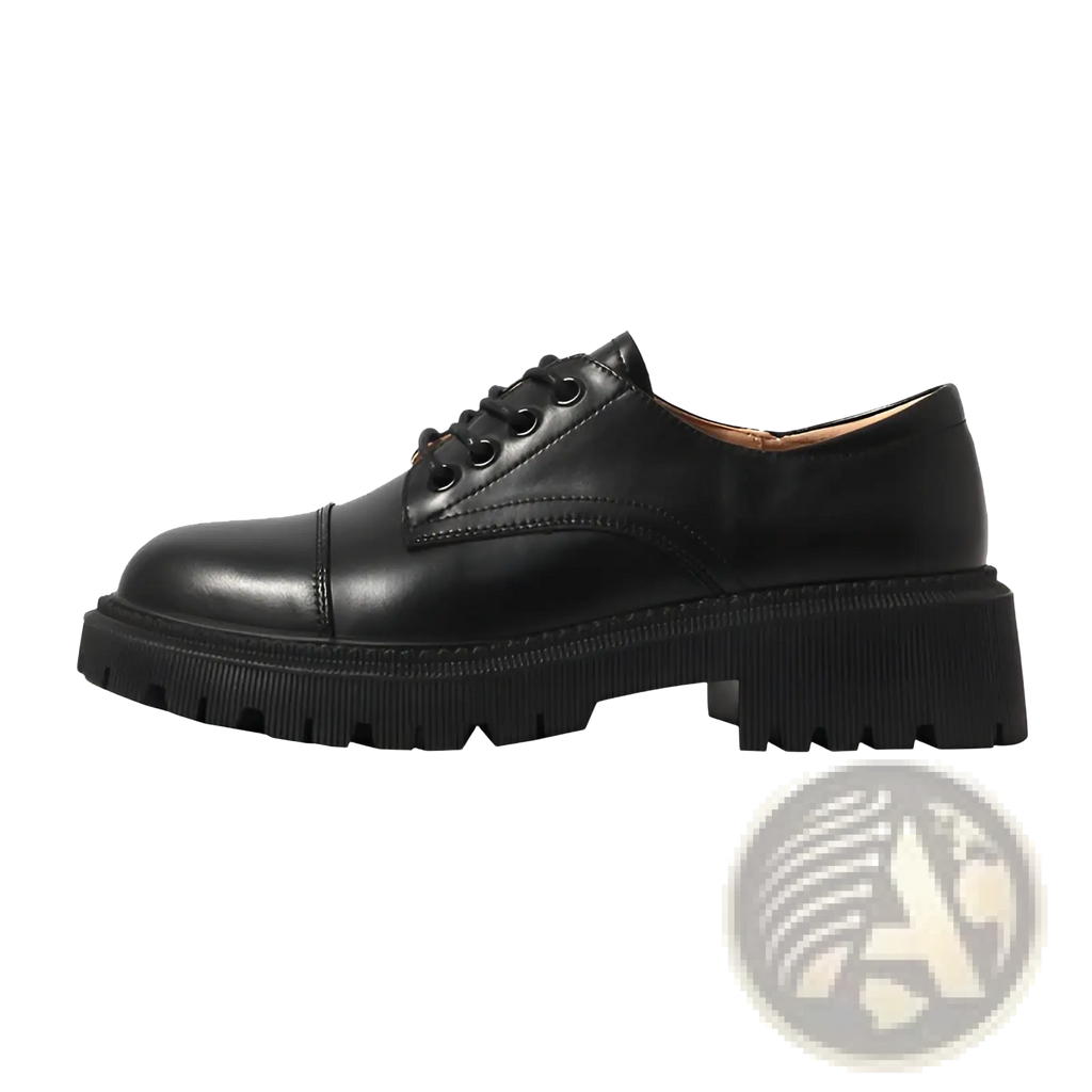 Black leather platform oxford shoe with chunky textured rubber sole made of cowhide in british style