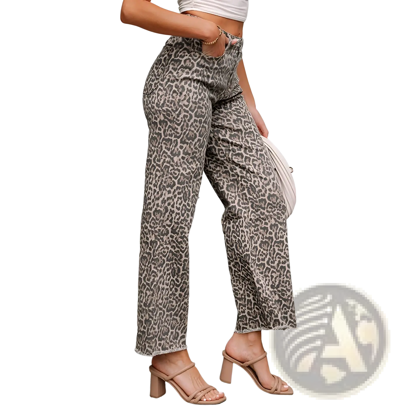High-waisted leopard print denim pants with frayed hem in a stylish high waist design