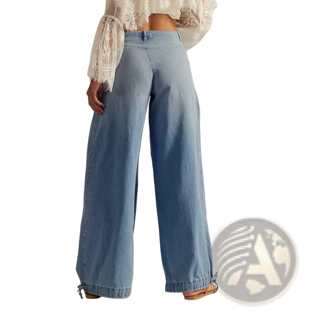 Light-wash denim wide-leg loose mid waist casual jeans for women with relaxed fit and frayed hems